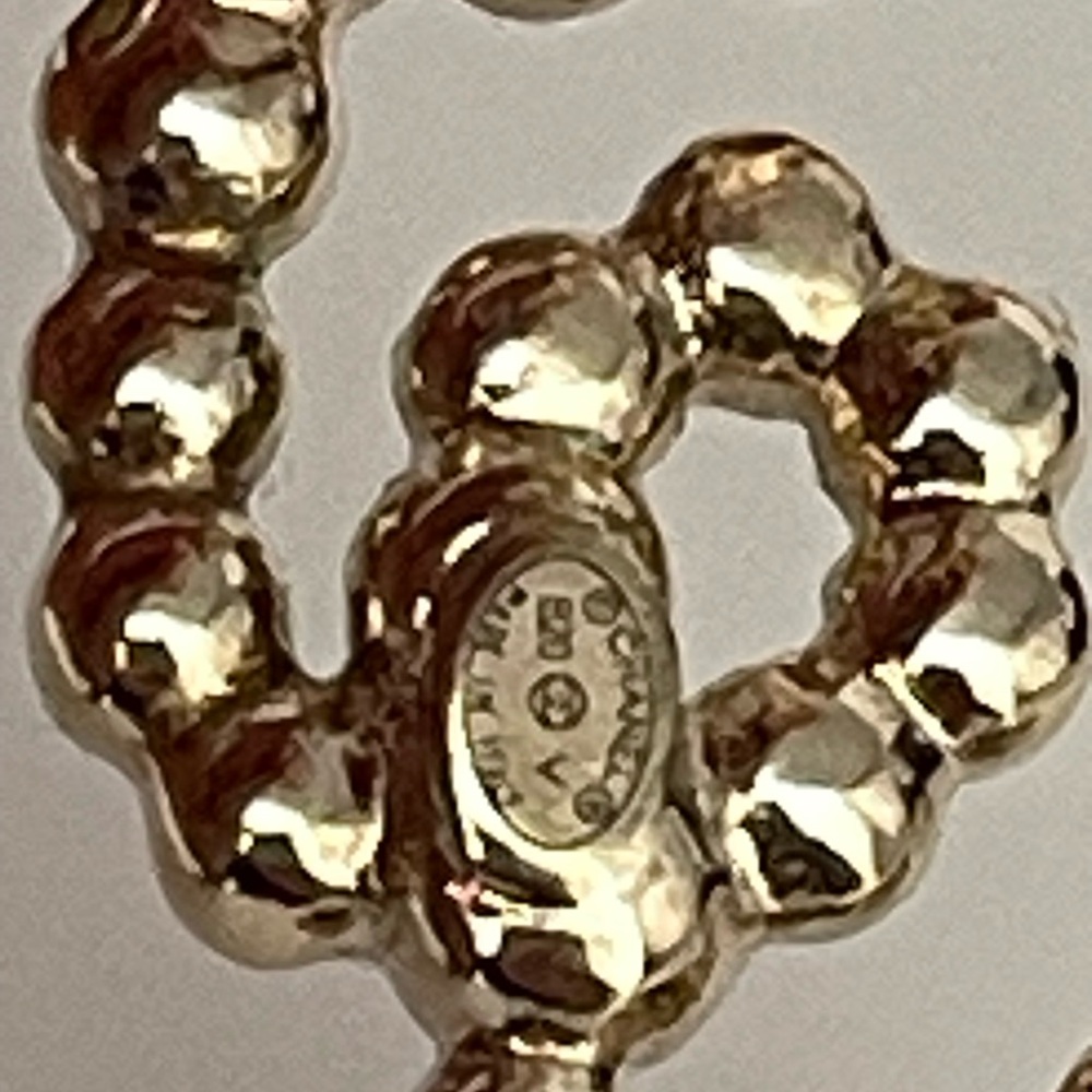 Chanel Script Hair Clip
Crystals and Pearls like New - Picture 7 of 13